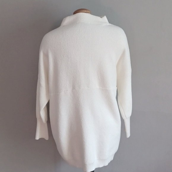 White Sweater Size XL - Picture 3 of 8